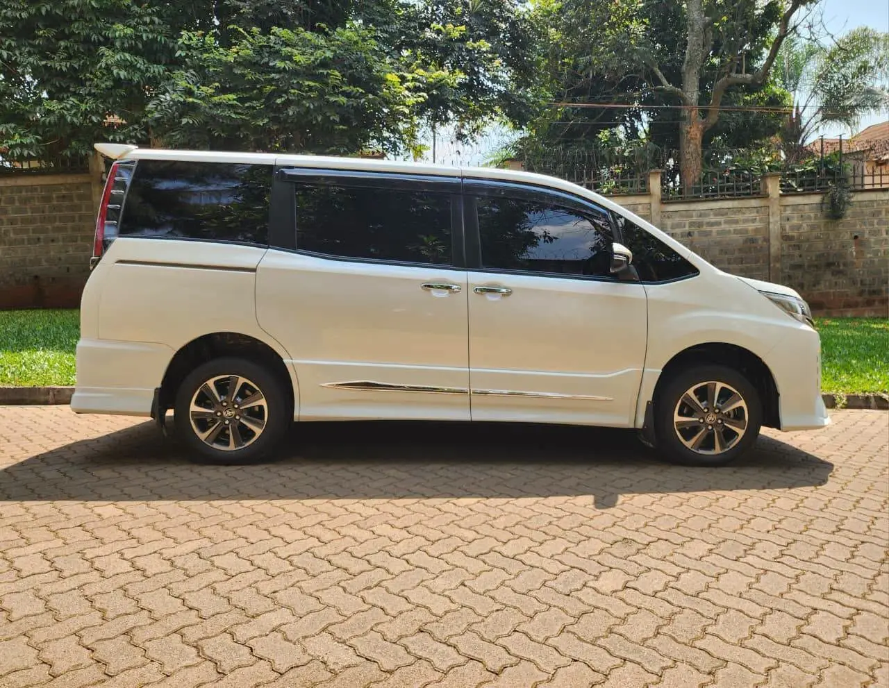 Private vehicle for Gatura Greens tea farm tour from Nairobi