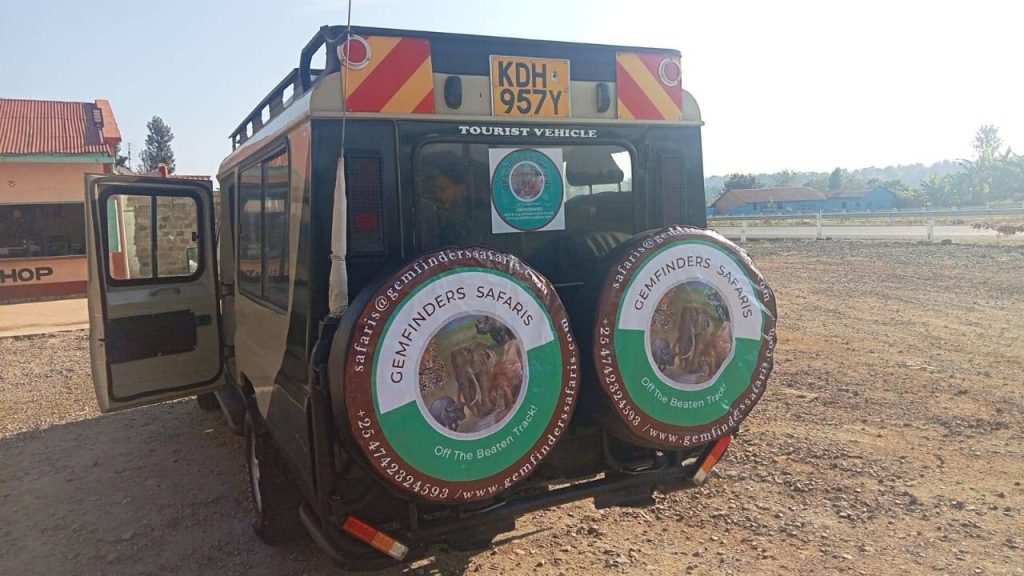 Gemfinders-Safaris-Landcruiser