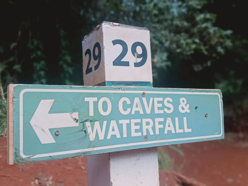 sign-directing-visitors-to-caves-and-waterfalls-in-karura-forest