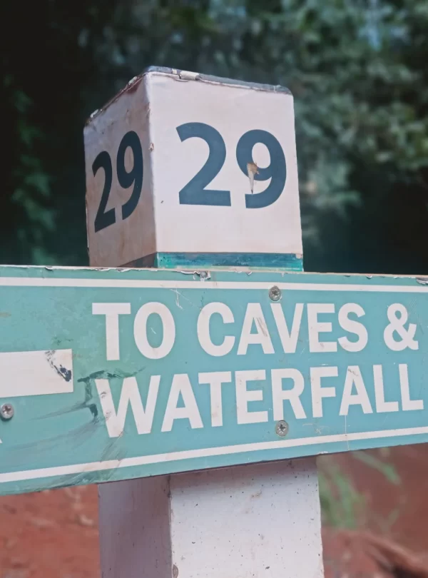 sign-directing-visitors-to-caves-and-waterfalls-in-karura-forest