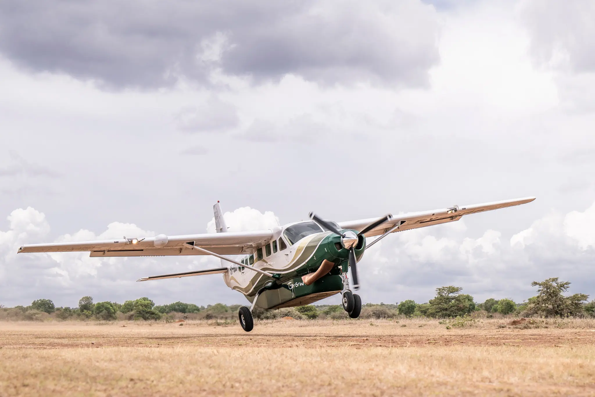 Governors Camp light aircraft landing in Masai Mara, used for luxury fly-in safari logistics and fast park transfers.
