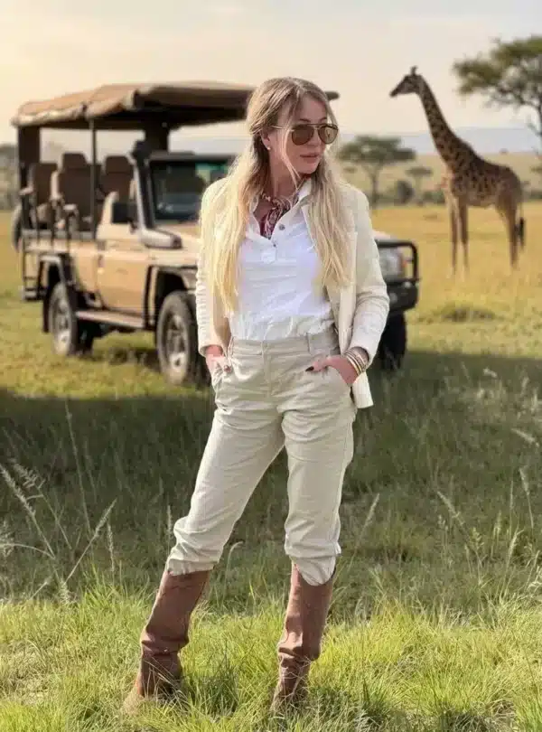 Luxury Masai Mara fly-in safari with private vehicle and giraffe in the background